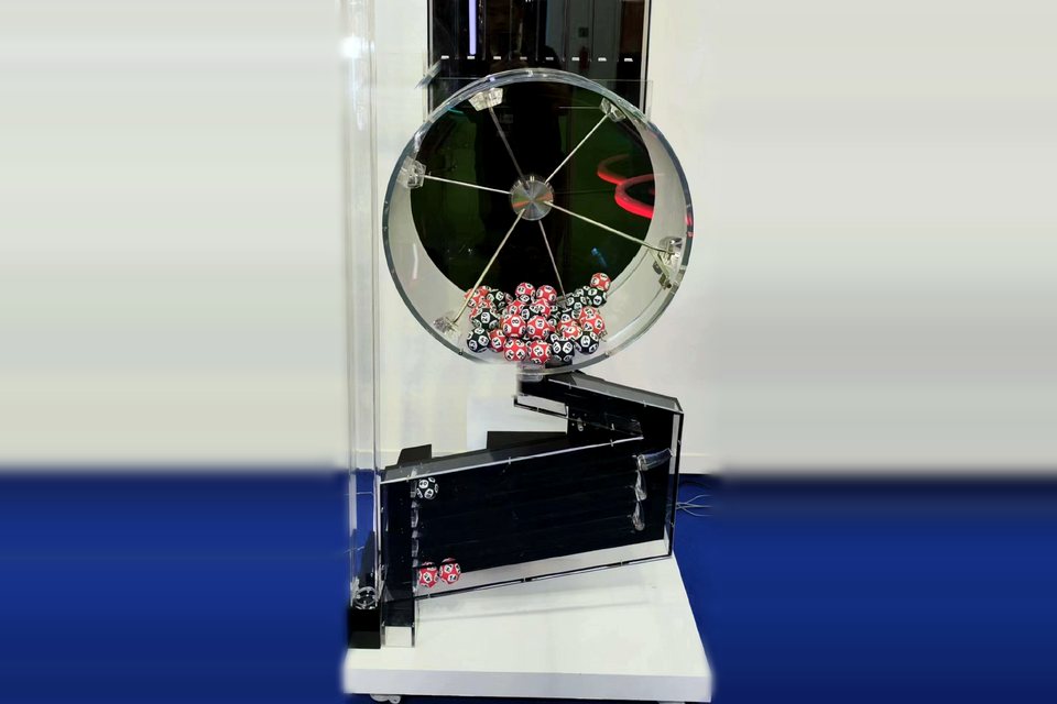 Draw machines and lottery balls