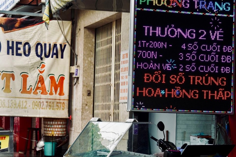 High-frequency lottery results board at a street shop